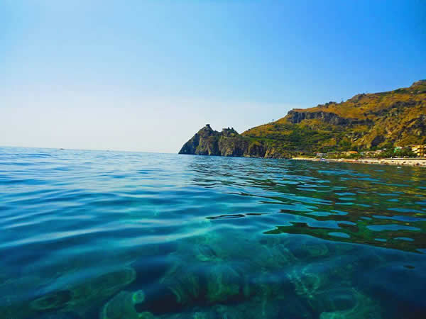 Vista sul mare capo sant'Alessio Siculo