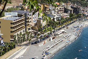 L'Elihotel visto dall'alto a 7 Km da Taormina